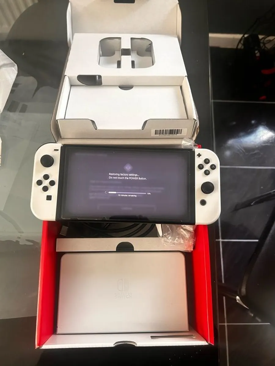 nintendo switch oled 64gb with game - Image 3