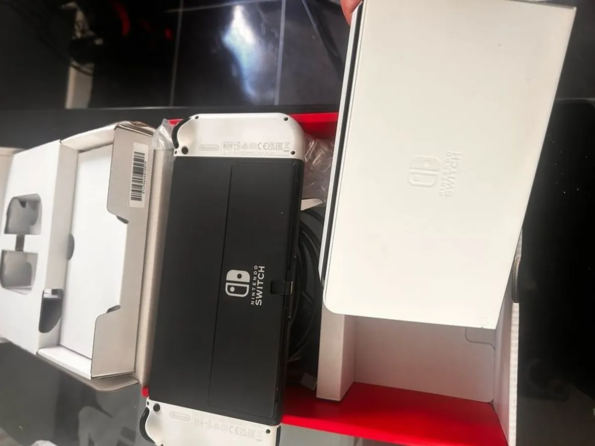 nintendo switch oled 64gb with game - Image 4