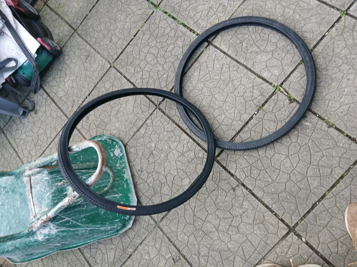 Road bicycle tyres x2 new - Image 1