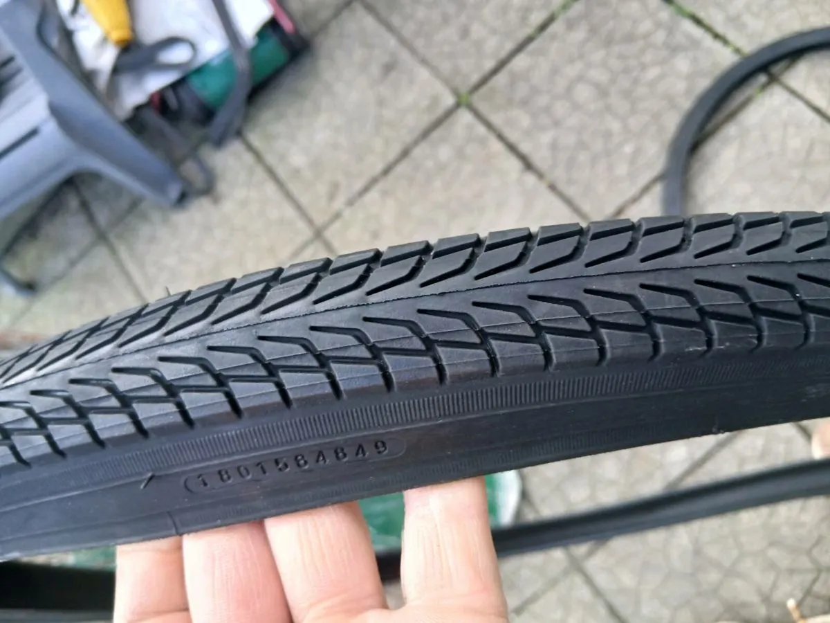 Road bicycle tyres x2 new - Image 4