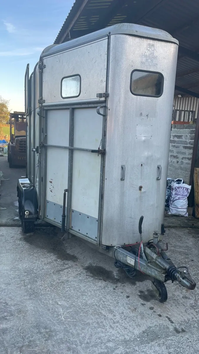 510 horse box - Image 1