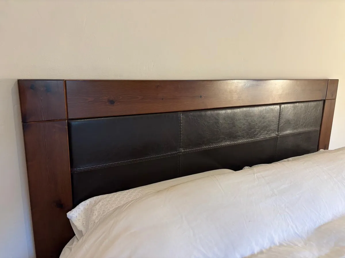 Bed frame, two lockers and heat of drawers - Image 3