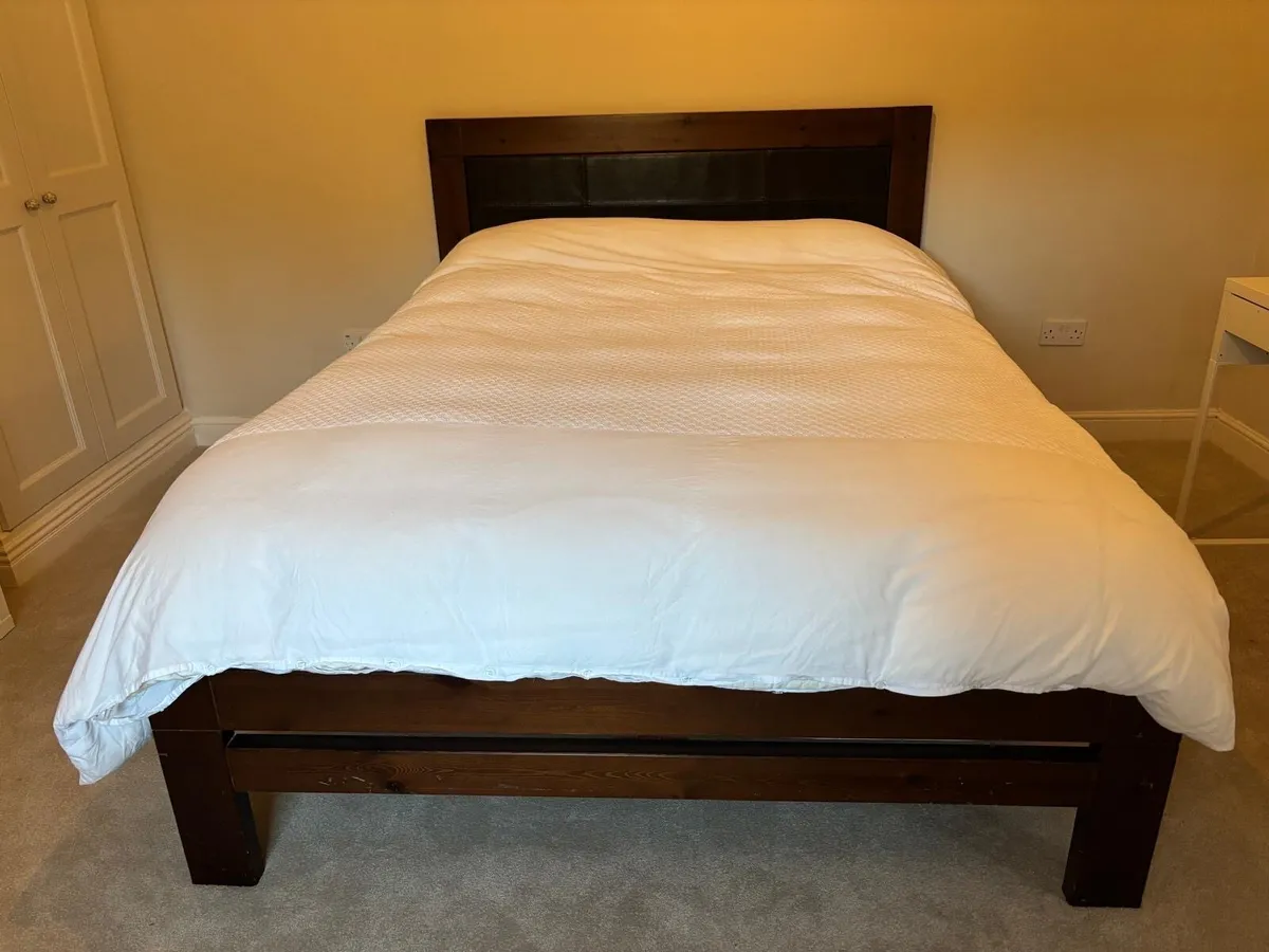 Bed frame, two lockers and heat of drawers - Image 4