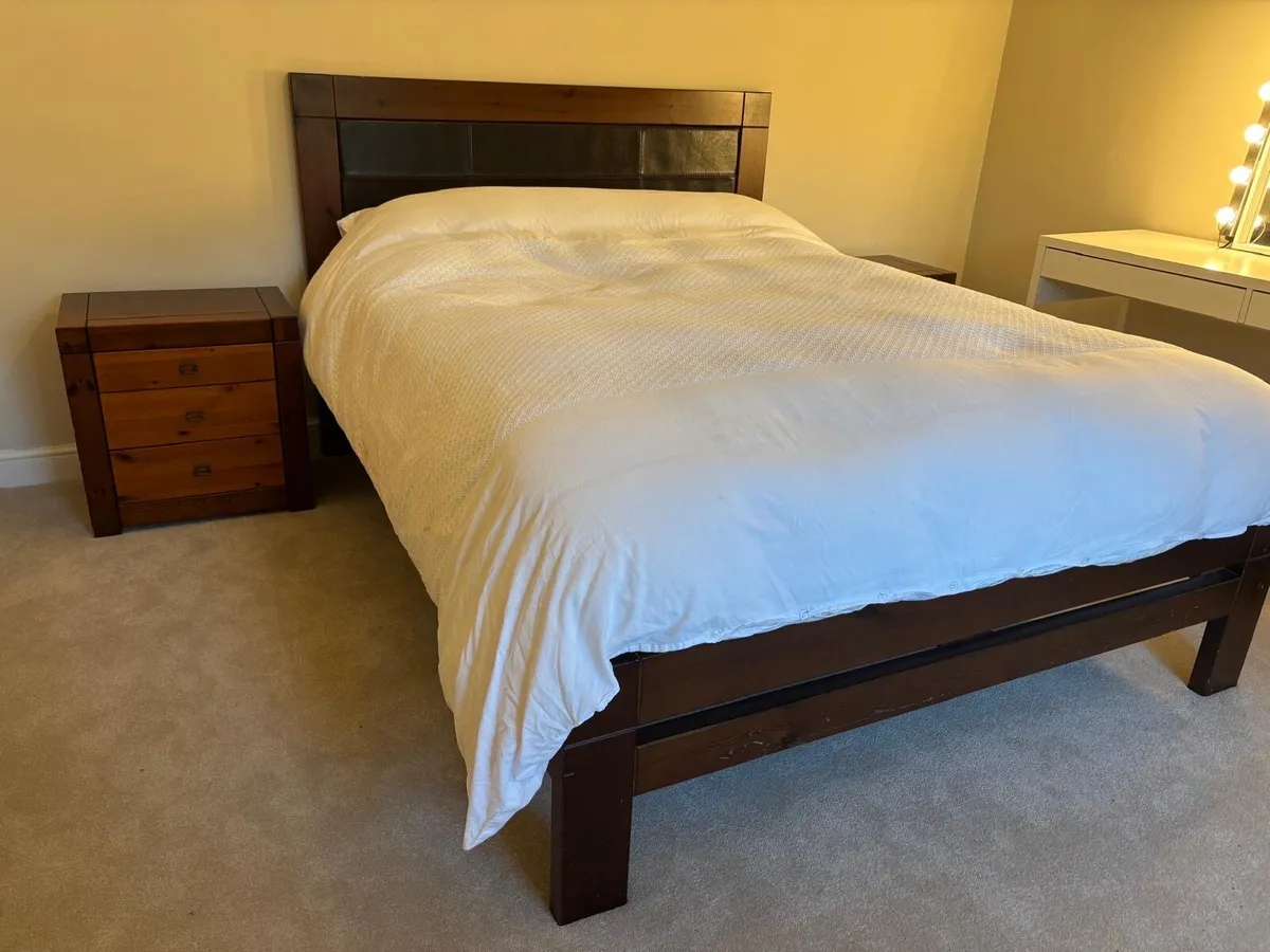 Bed frame, two lockers and heat of drawers - Image 1