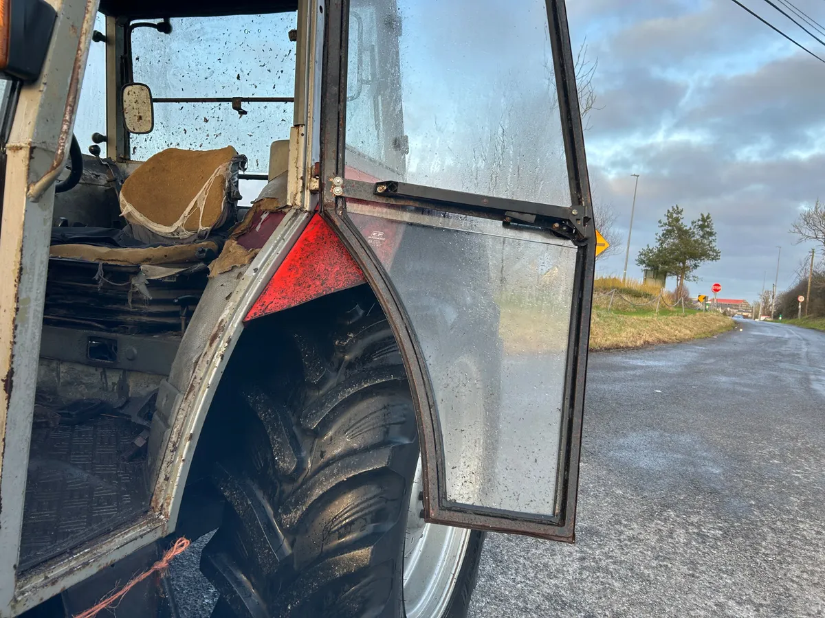 1990 Massey Ferguson 390 with Loader - Image 4