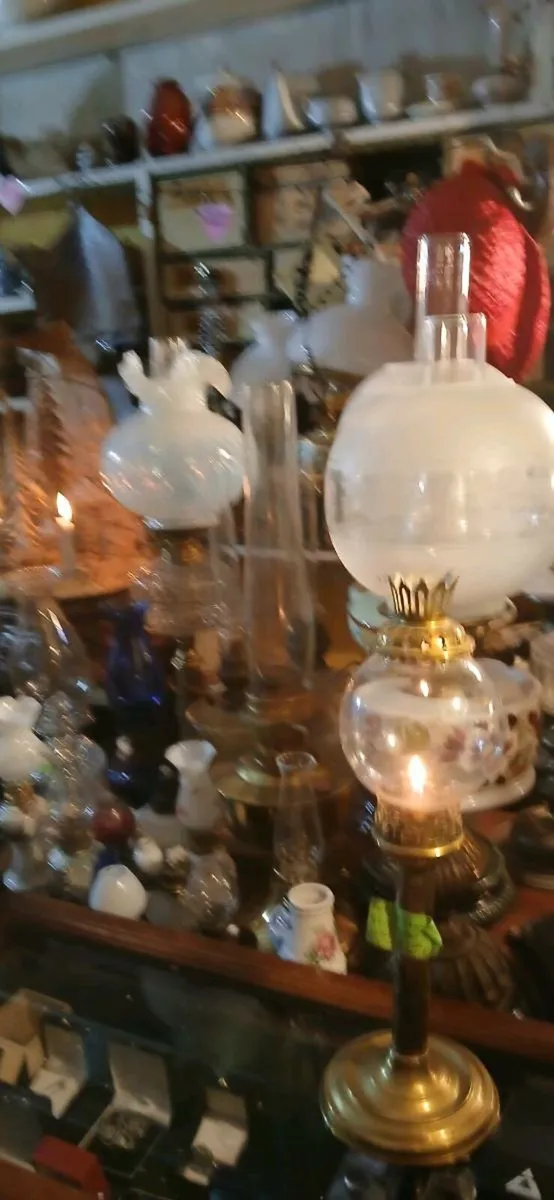 Closing down sale - Image 1