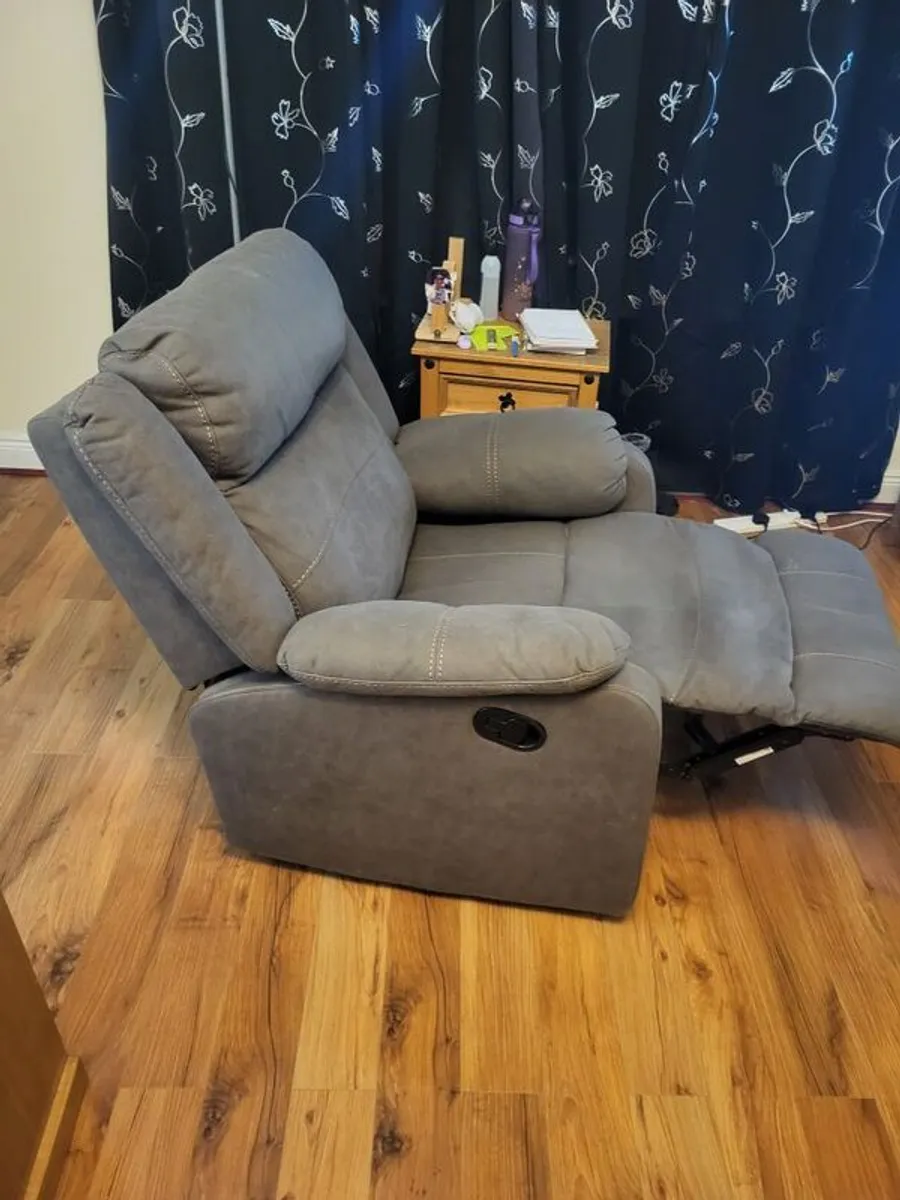 recliner - Image 2