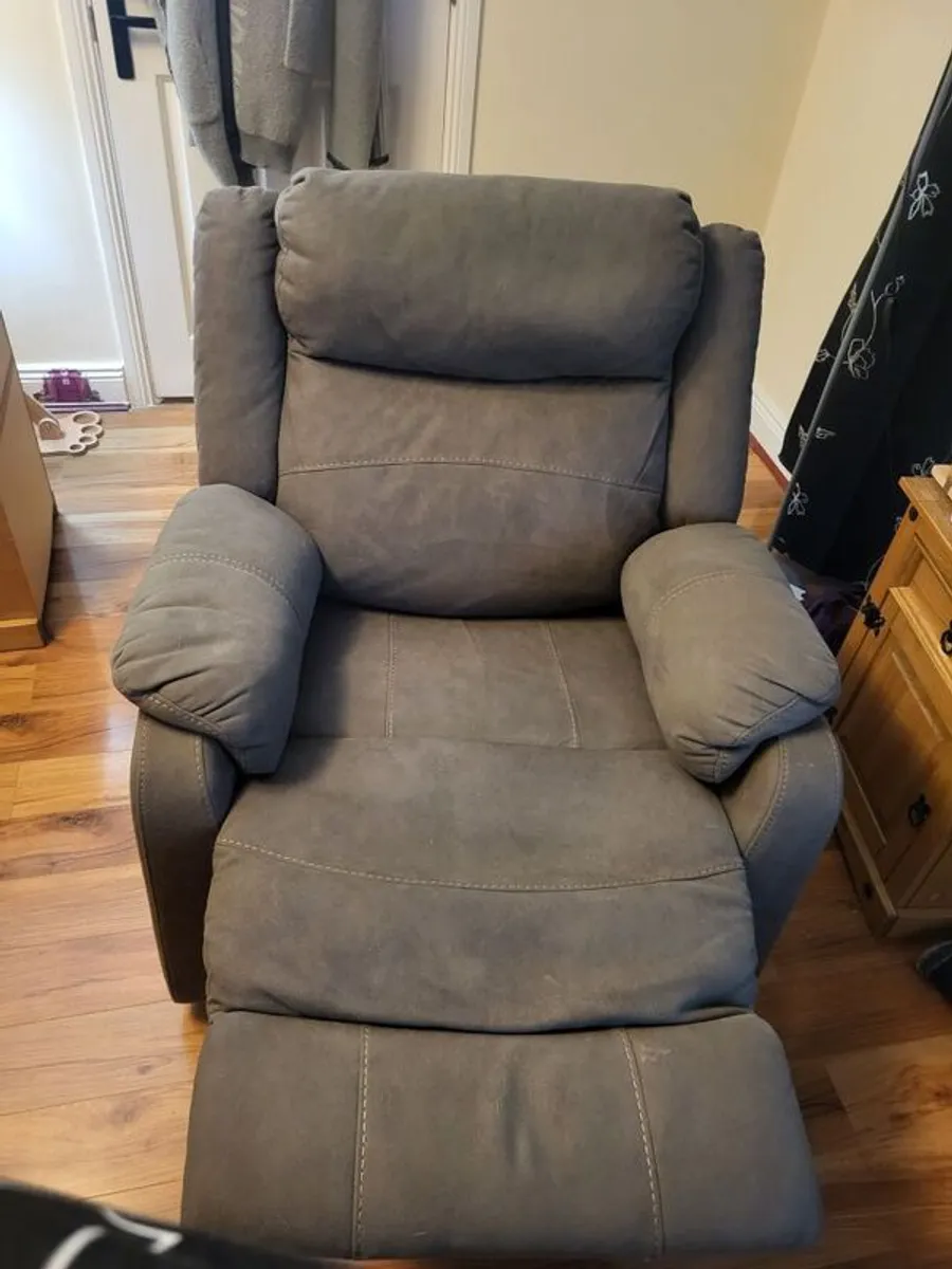 recliner - Image 3