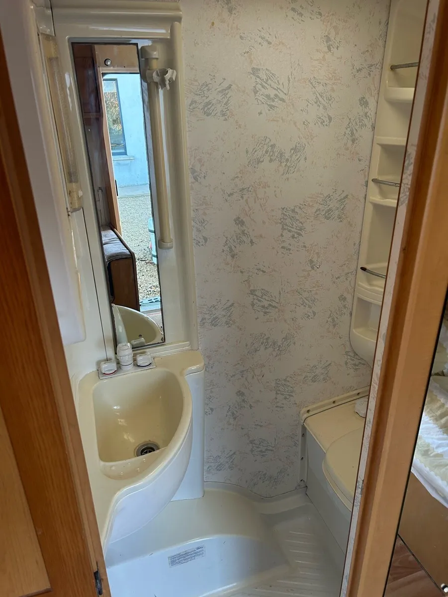 6 Berth Compass Magnum Mendip 556 - Image 4