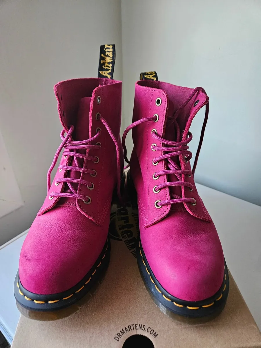 DR. MARTENS BOOTS - Image 1