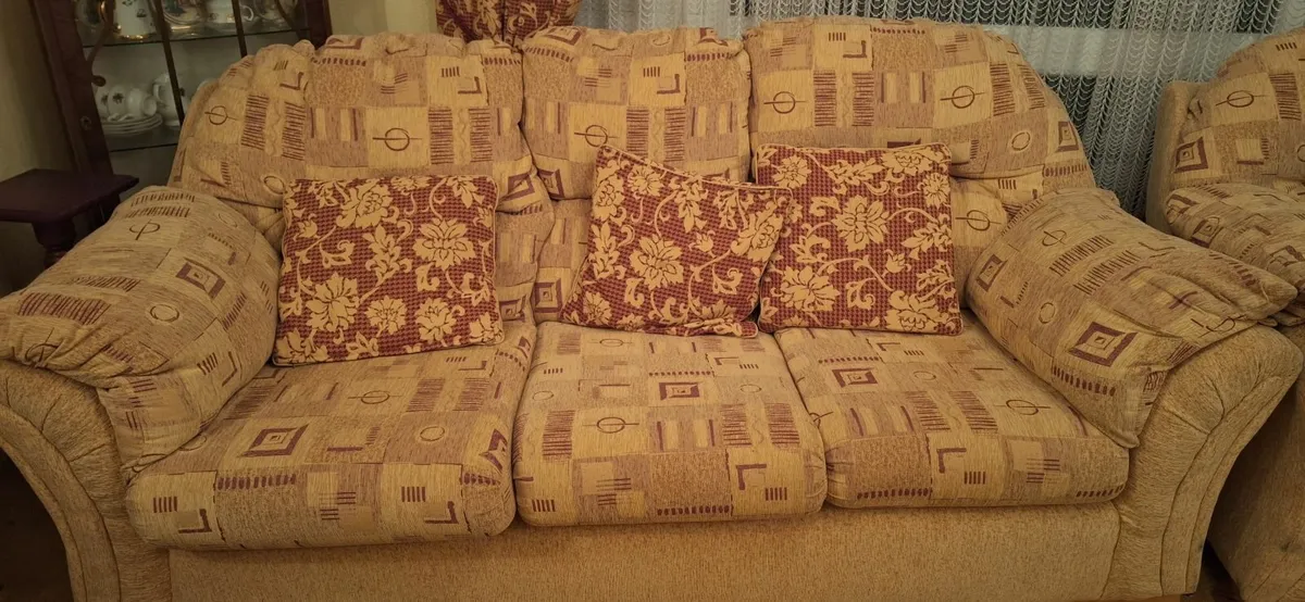 Suite of furniture and matching curtains - Image 4