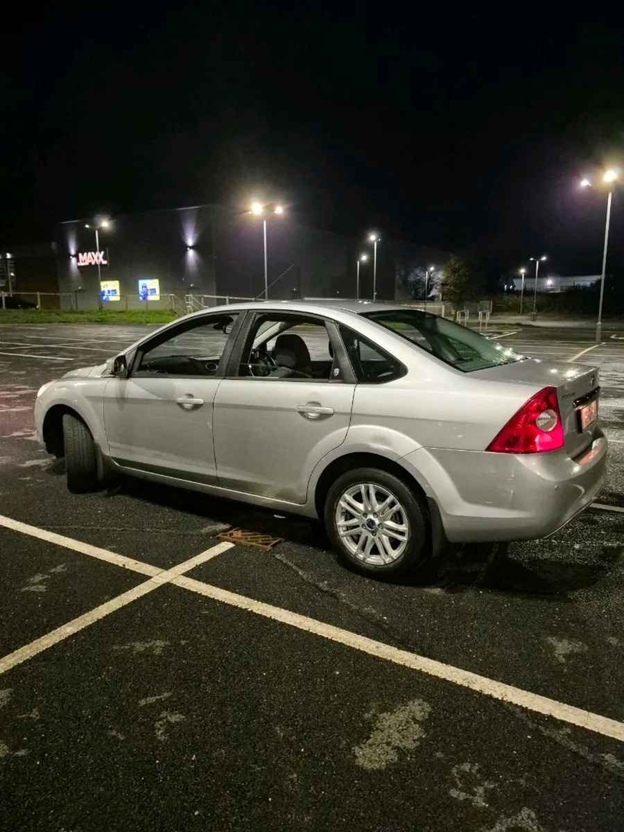Ford Focus GHIA 1.6 - Image 2