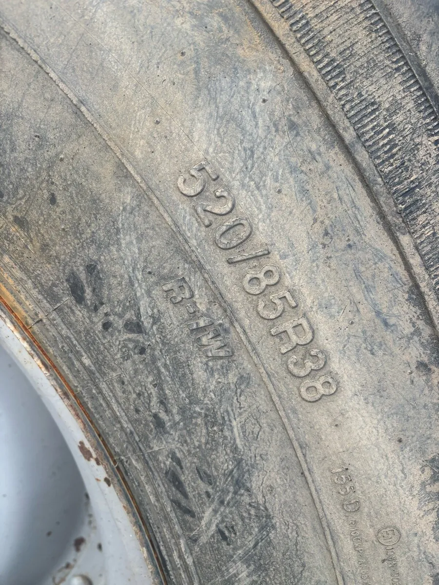 520/85R38 Tyres and rims - Image 3