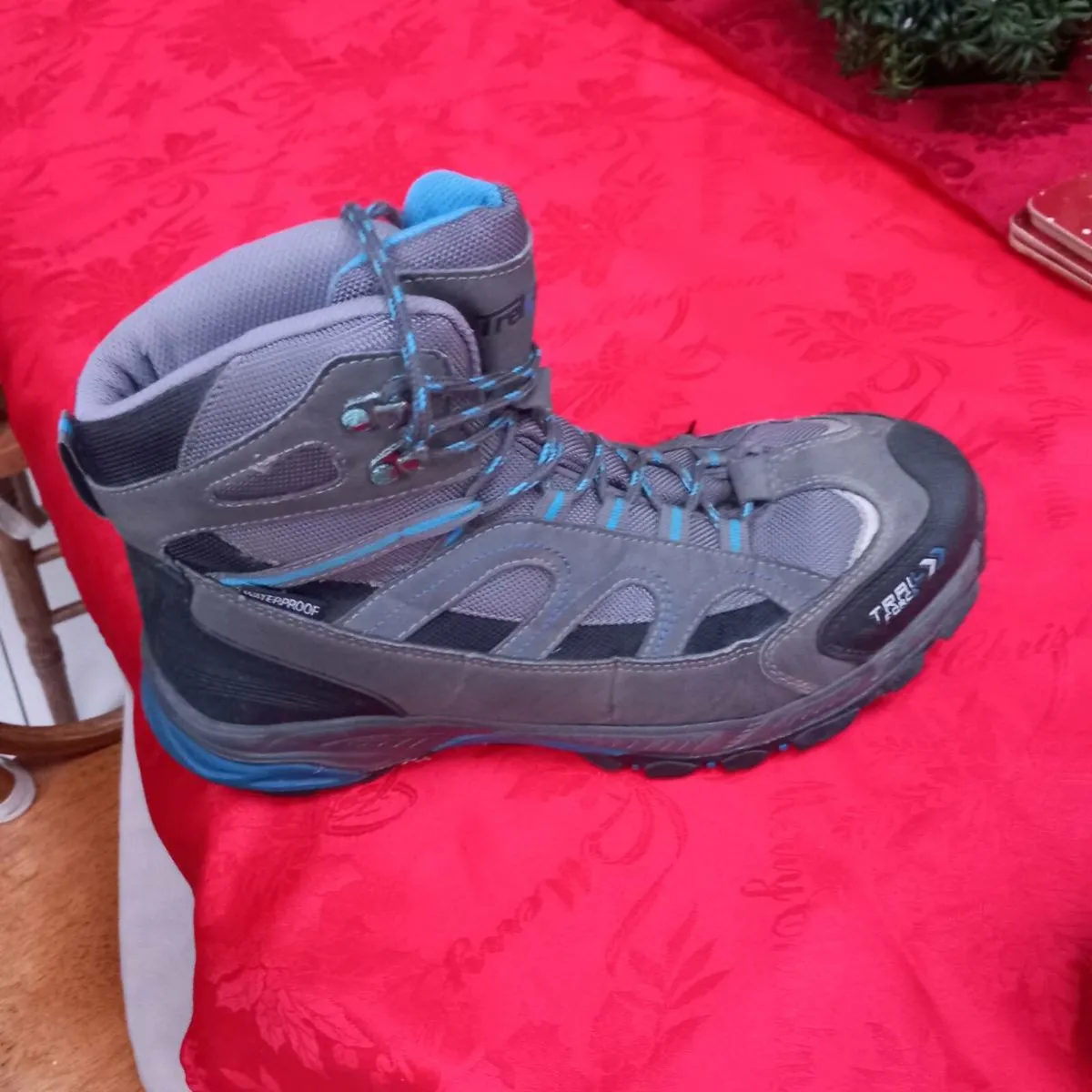 Hiking boots - Image 1