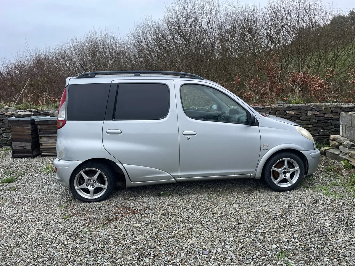 Toyota Yaris Verso (2 x) - Image 2