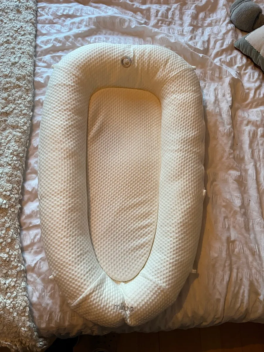 Nested next to me  sleeper crib & Miniuno pod - Image 3