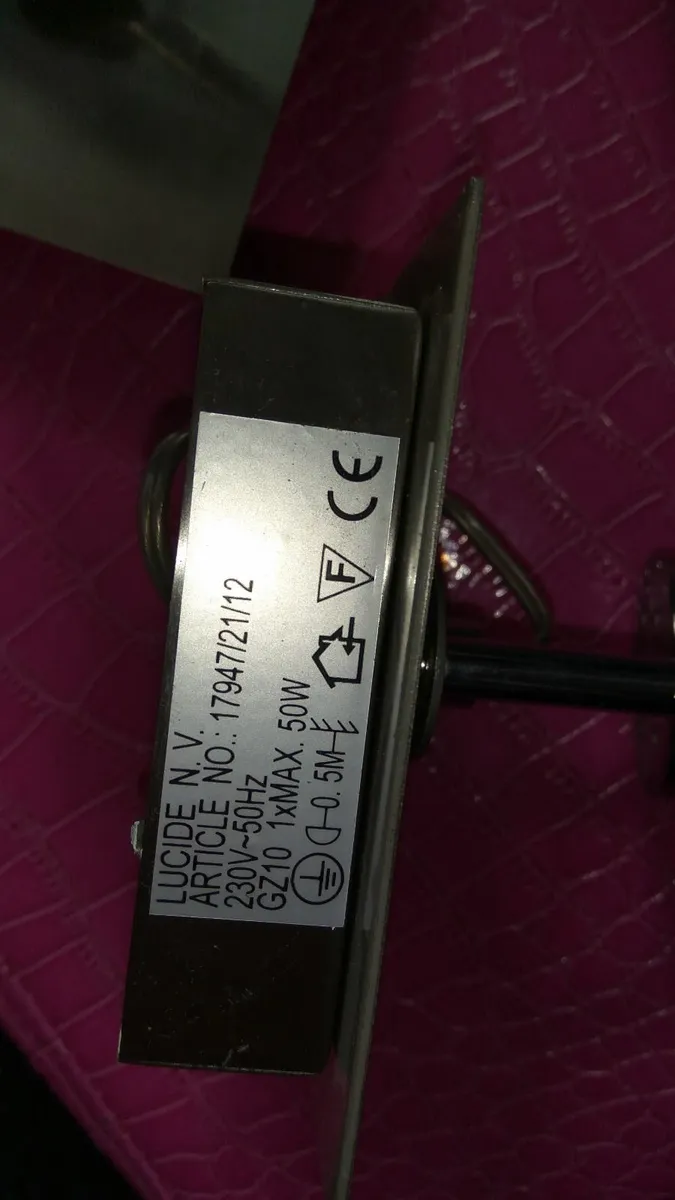 Single lights like new no time wasters - Image 2