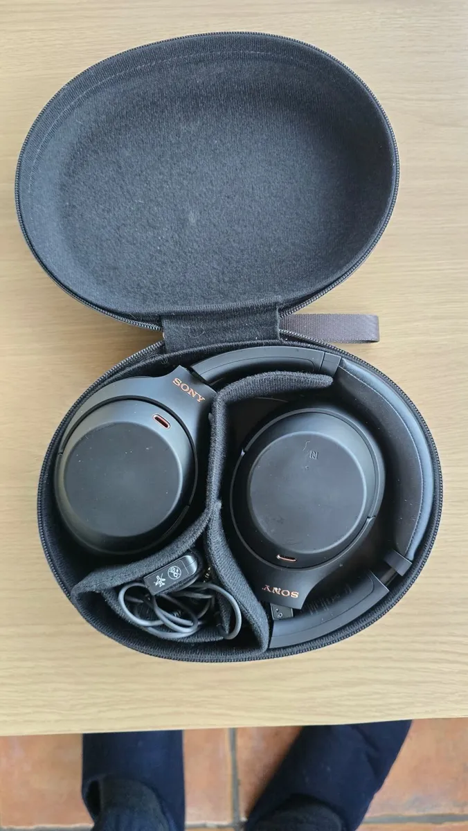 Sony WH-1000mx4 - Image 1