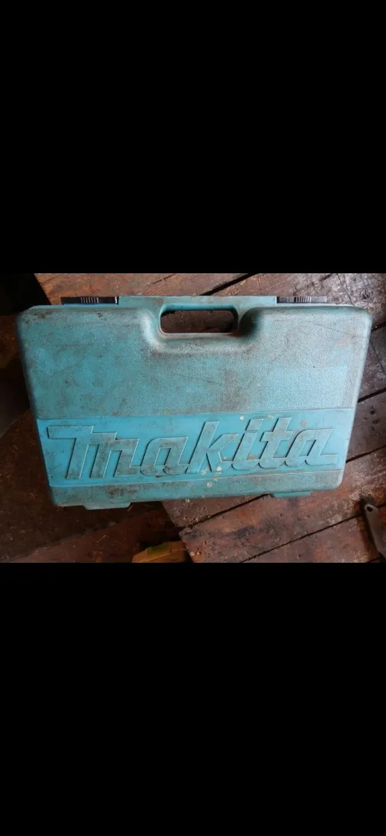 Makita 110v SDS hammer drill - Image 3