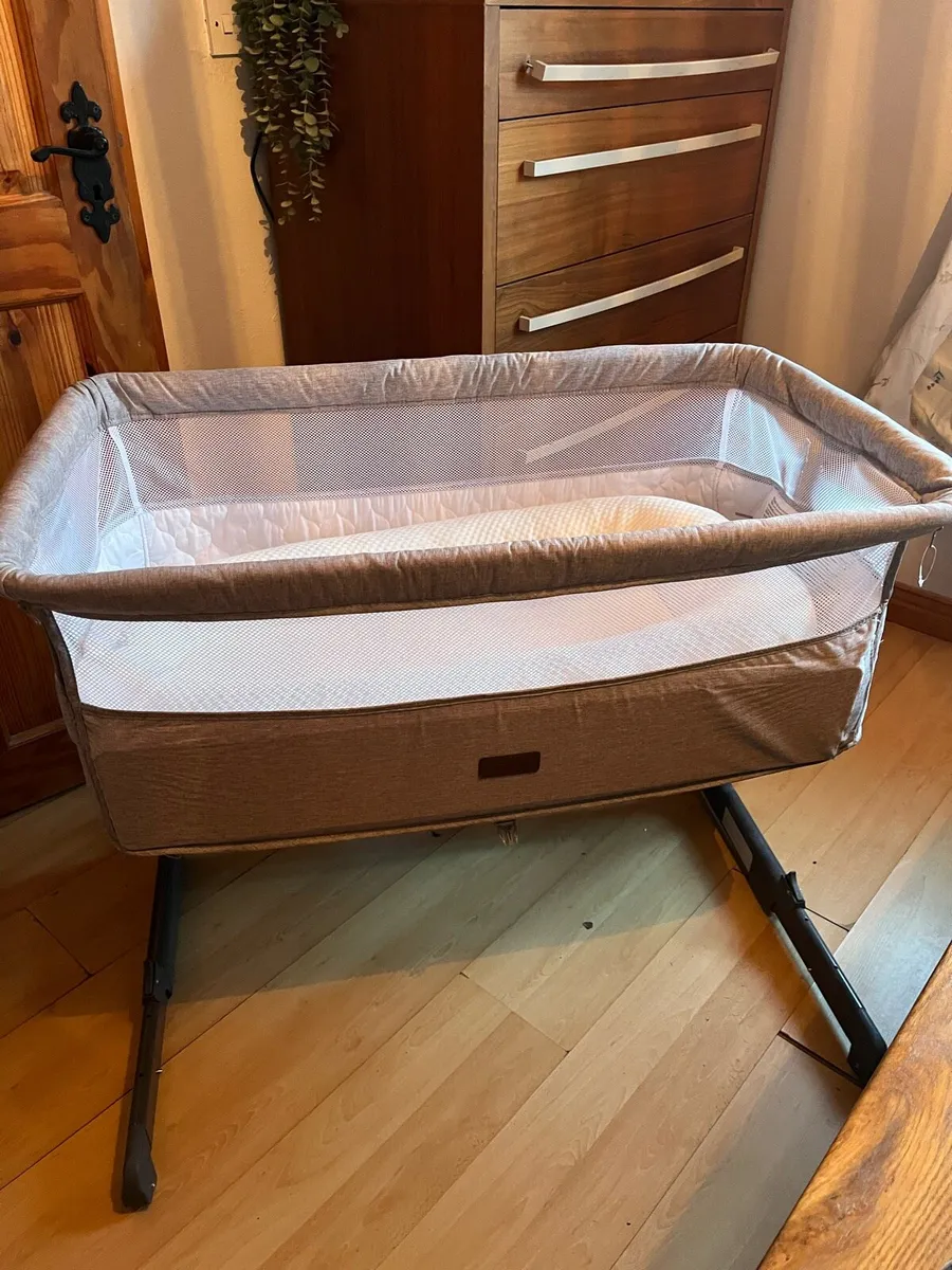 Nested next to me bay sleeper - Image 1