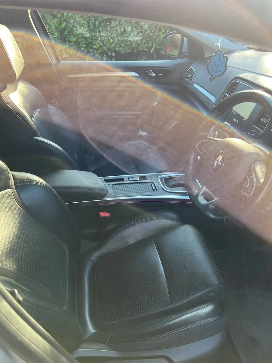 Renault Megane 2017 scenic saloon - Image 3