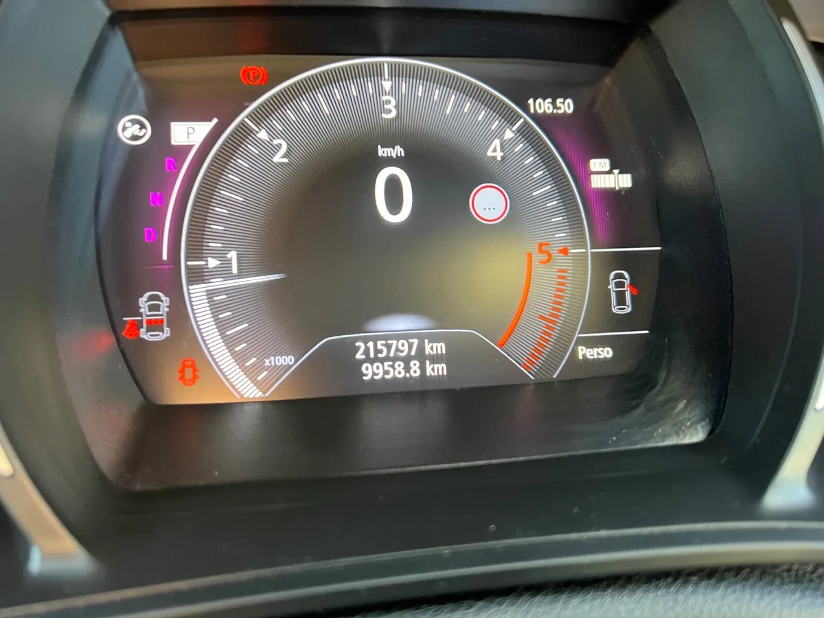 Renault Megane 2017 scenic saloon - Image 4