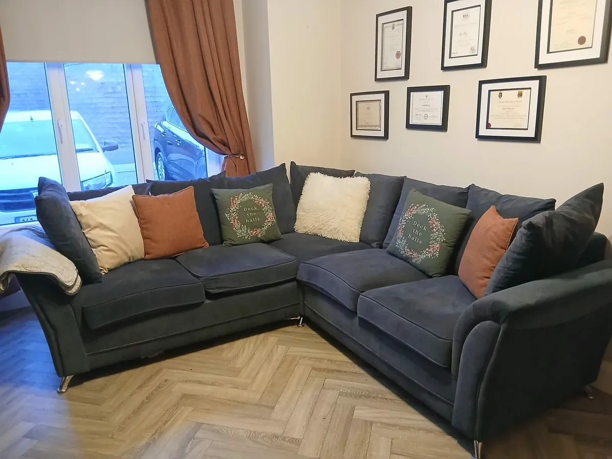 Corner sofa for sale - Image 1
