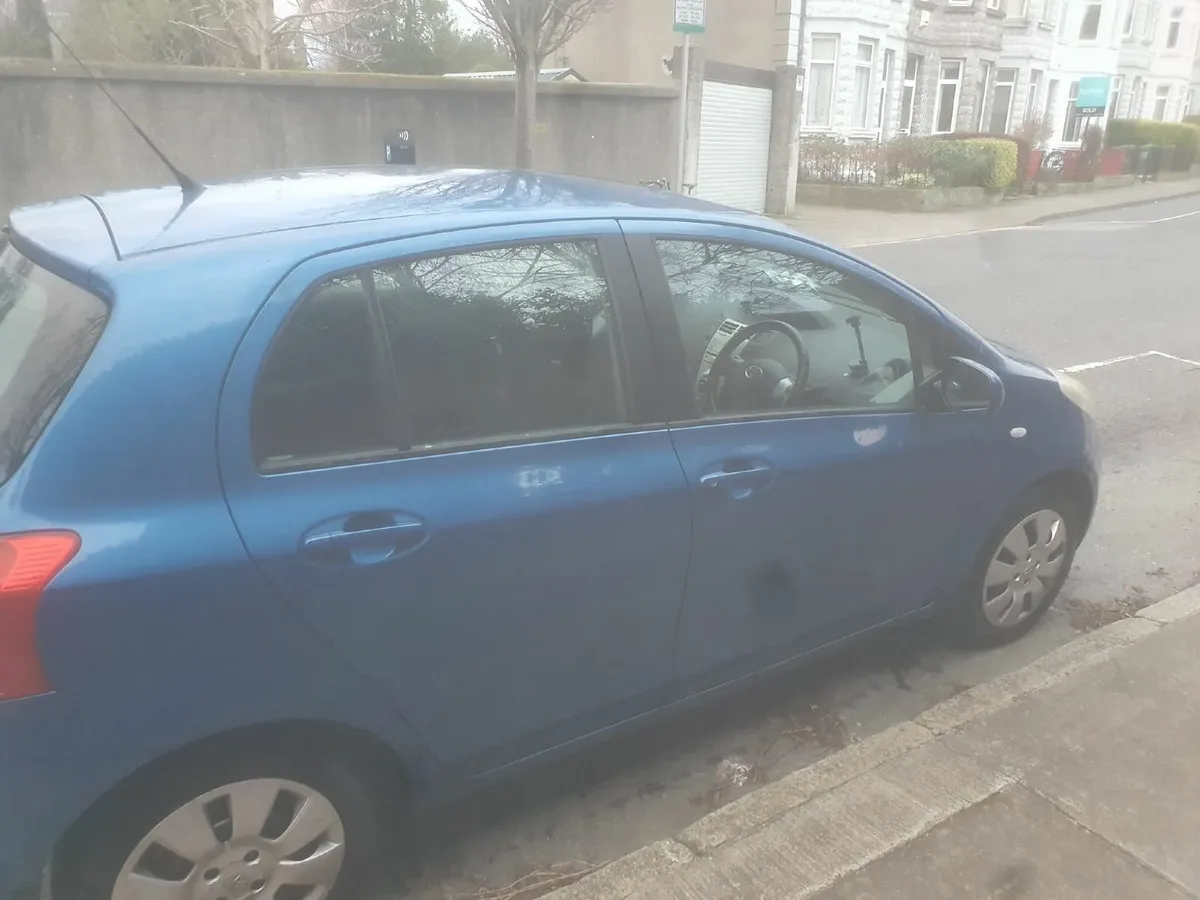 Toyota Yaris 2009 - Image 2