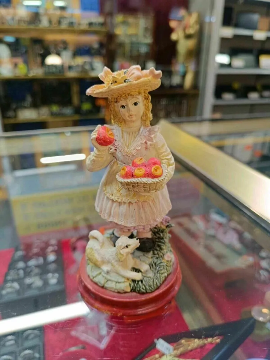 Vintage Figurine Girl - Image 1