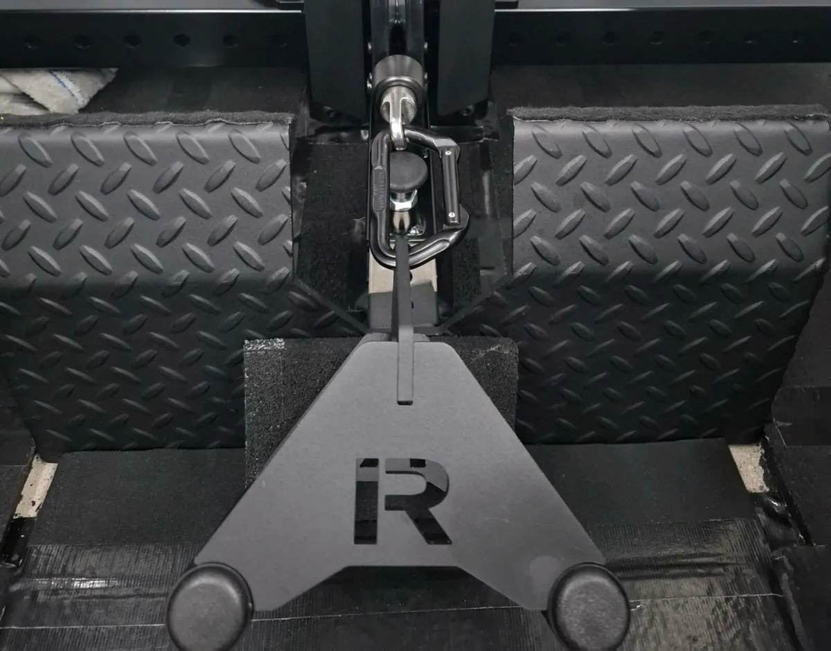 Rogue Grip Triangle – Heavy Duty 7-Gauge Steel - Image 1