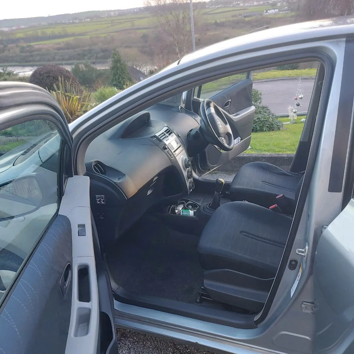 Toyota Yaris Hatchback - Image 4