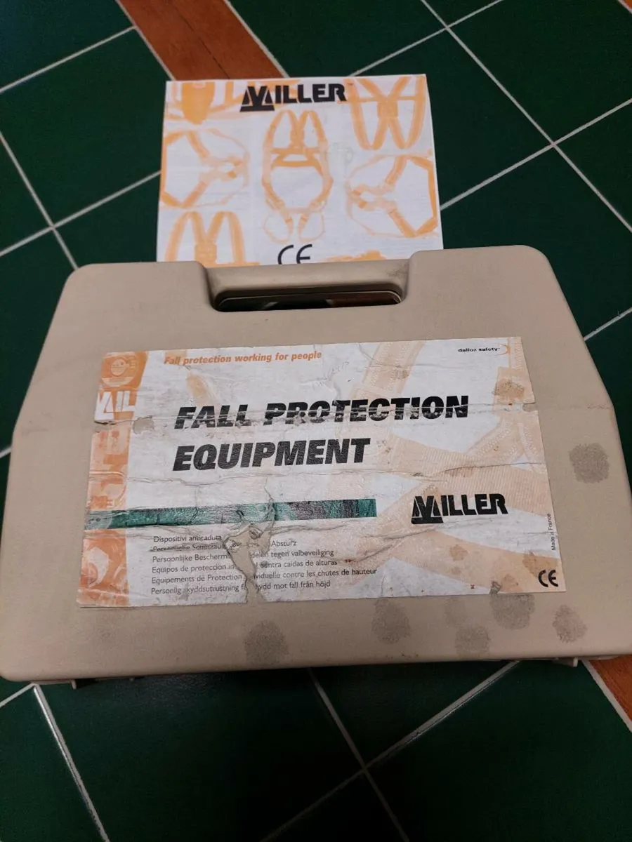 Safety harness - Image 1