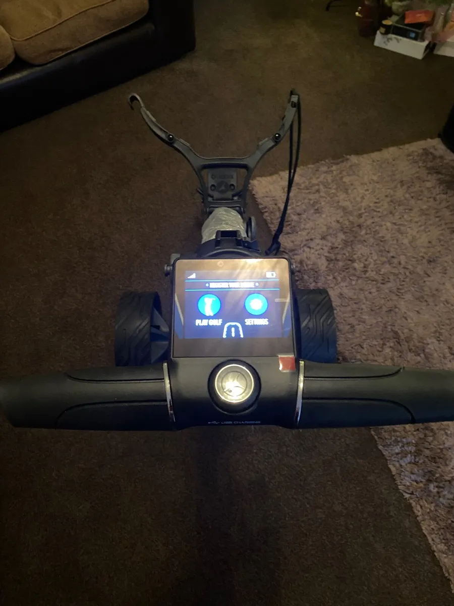Electric golf trolley - Image 1