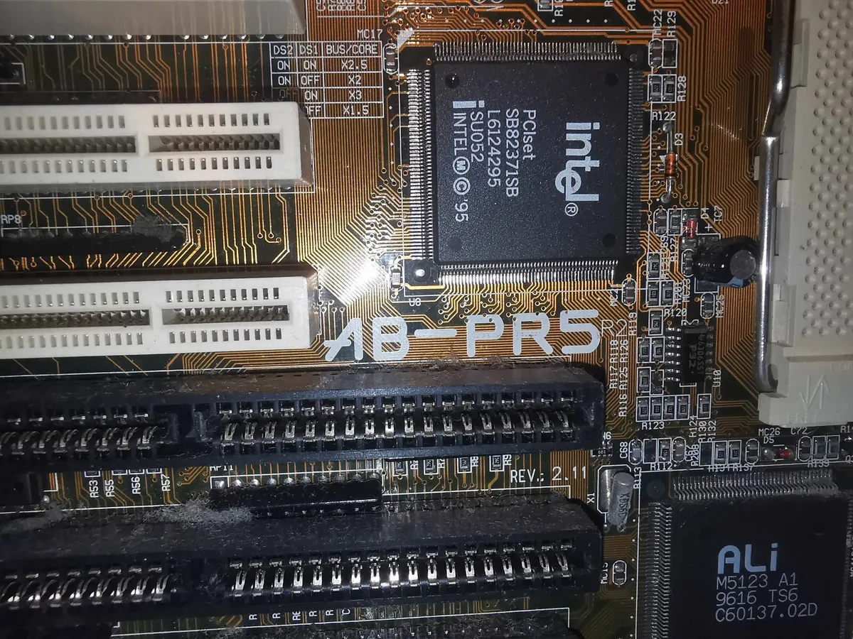 Vintage Abit Socket 7 Motherboard Intel EDO memory - Image 2