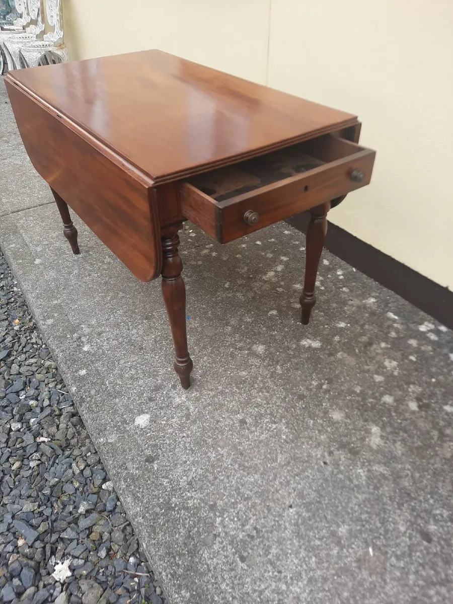 Antique Pembroke table - Image 1