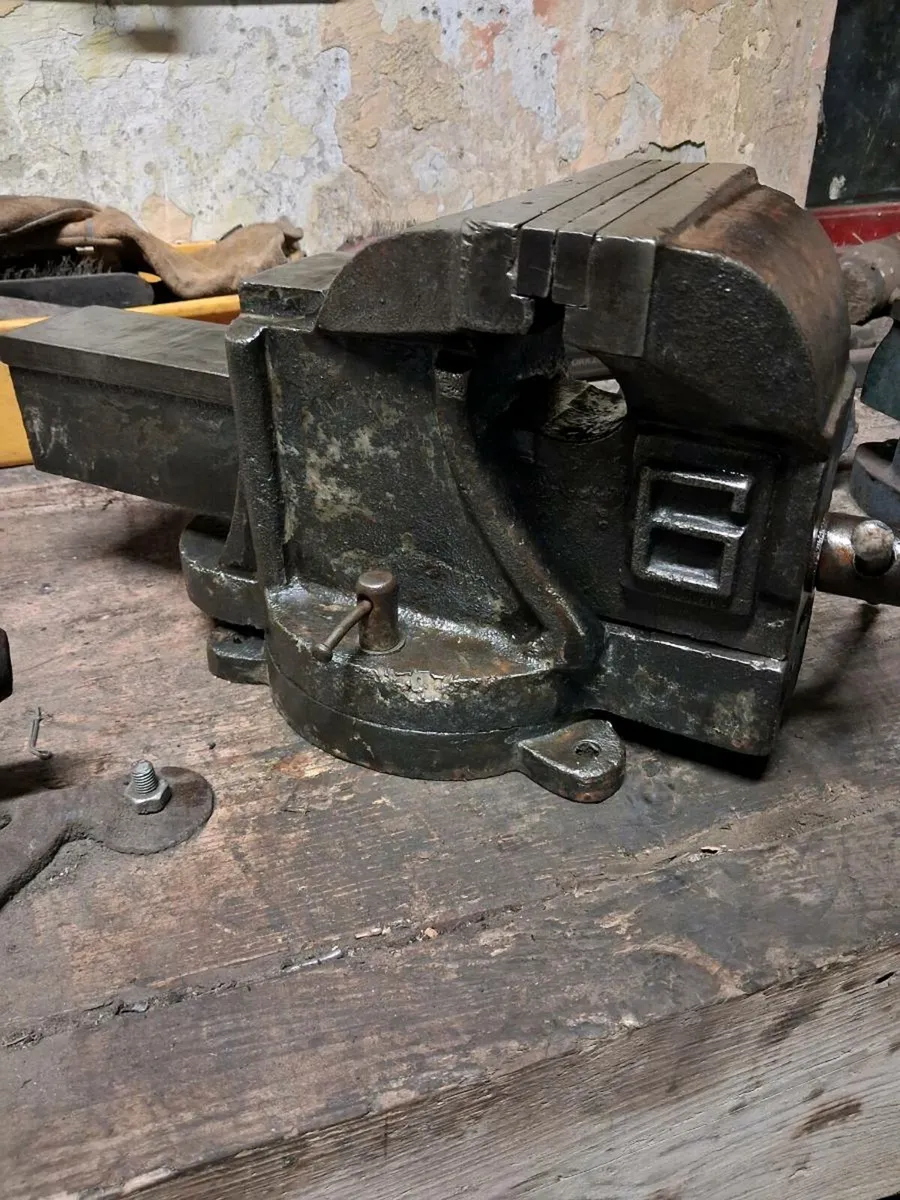 Vice with Swivel Base - Image 1