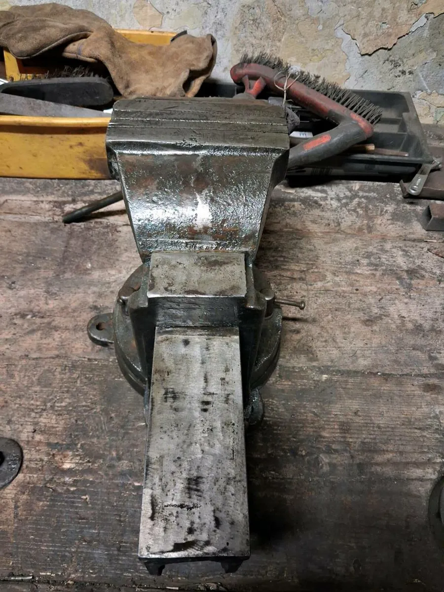 Vice with Swivel Base - Image 3