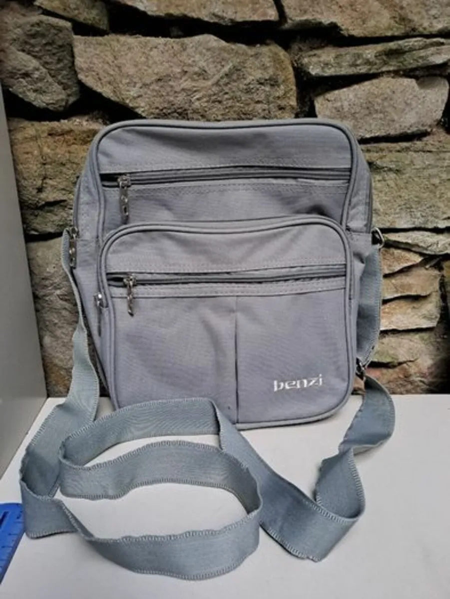 Benzi grey shoulder  travel bag - Image 1