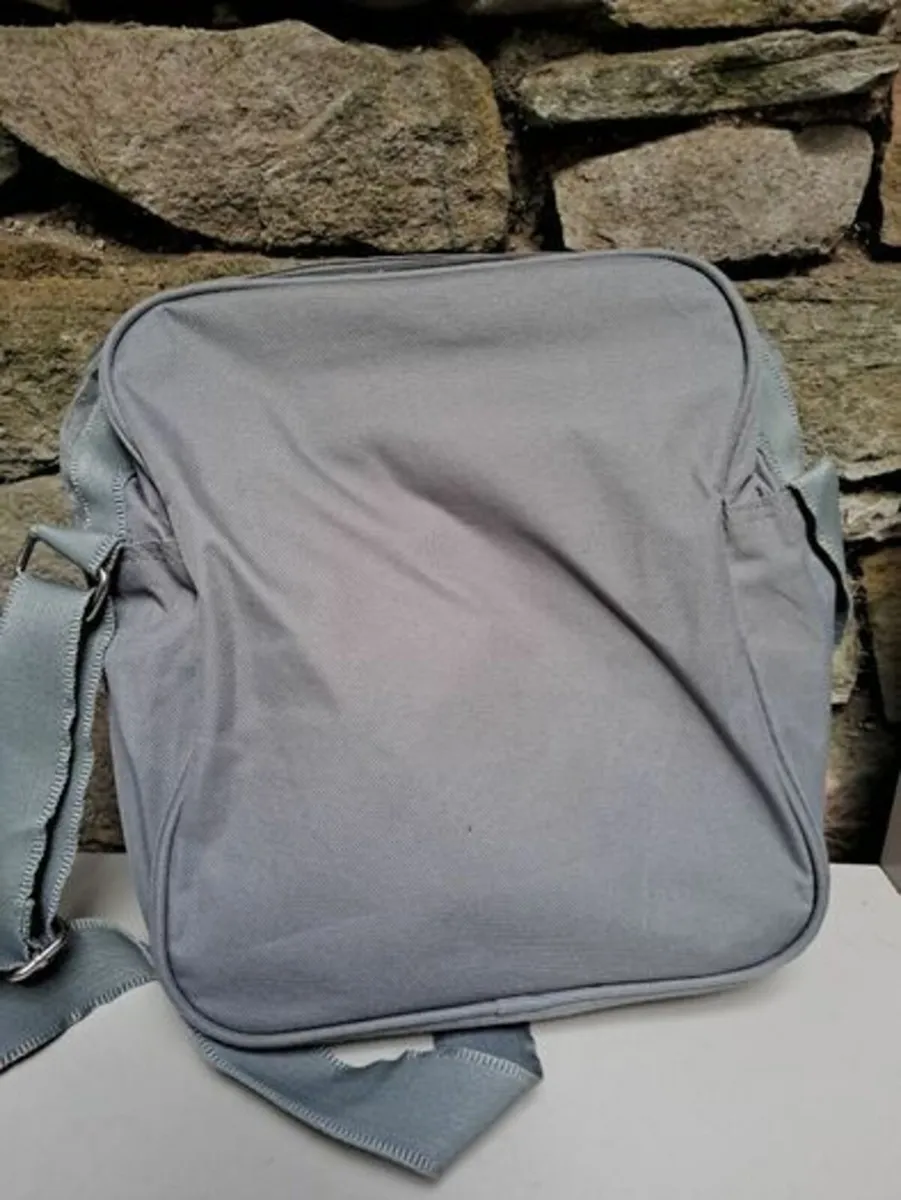Benzi grey shoulder  travel bag - Image 4