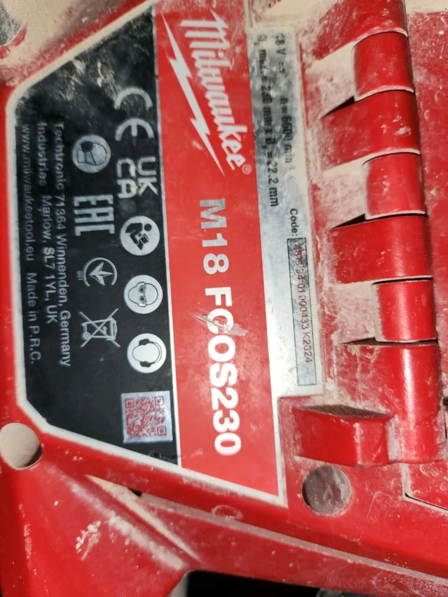 Milwaukee Consaw Concrete Saw with 12 AH Battery - Image 3