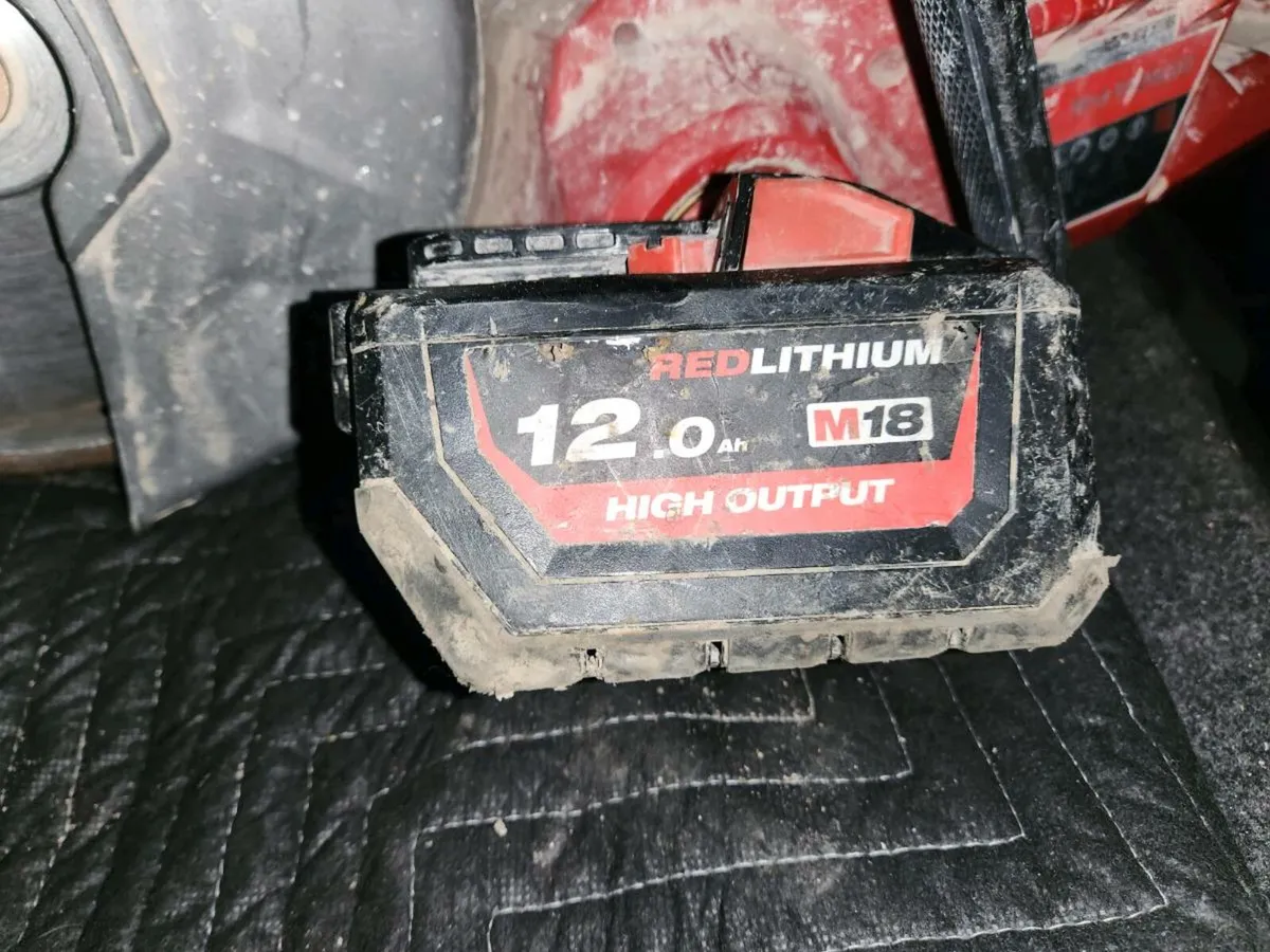 Milwaukee Consaw Concrete Saw with 12 AH Battery - Image 4