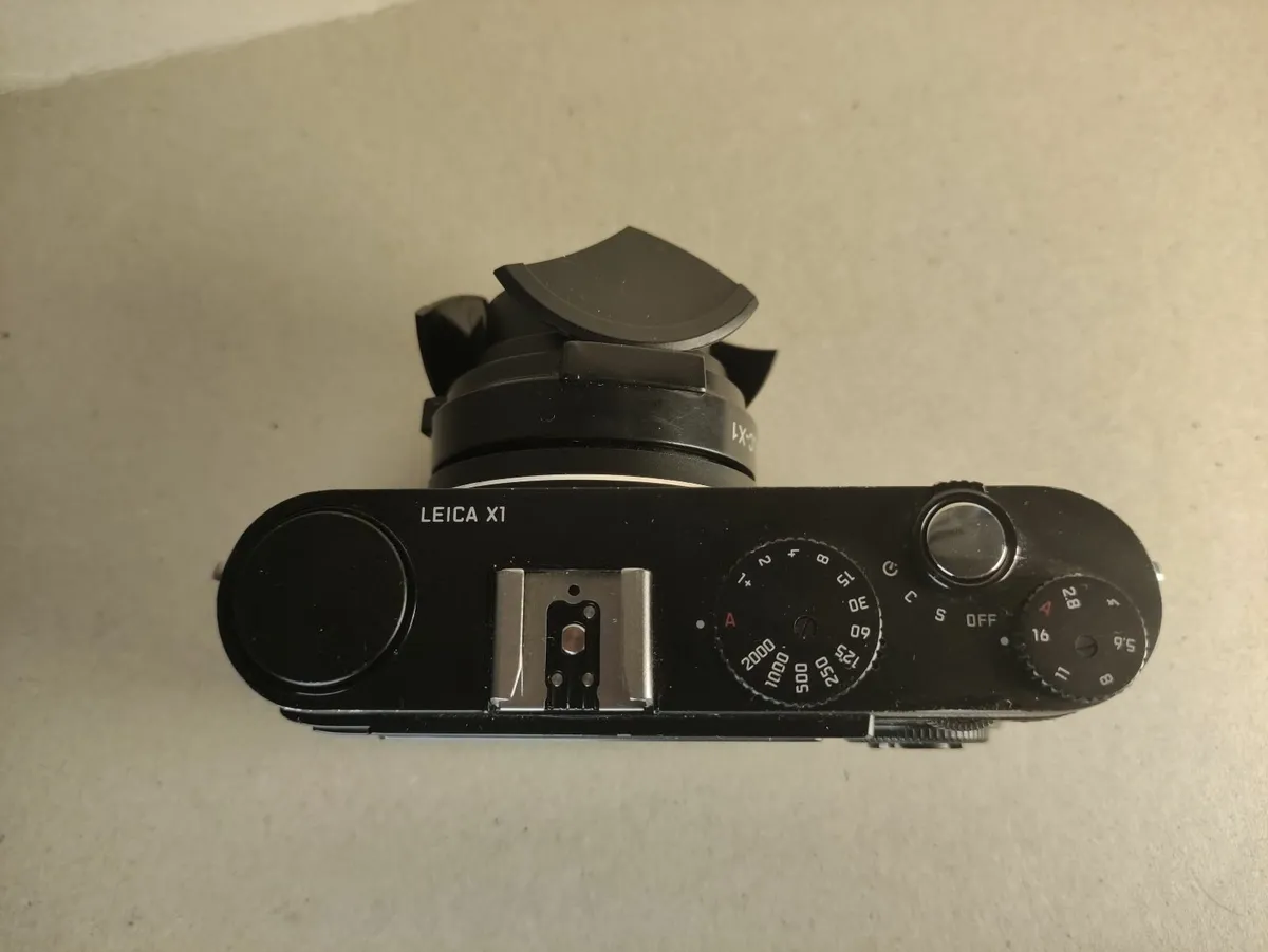Leica X1 - Classic Black - Image 2