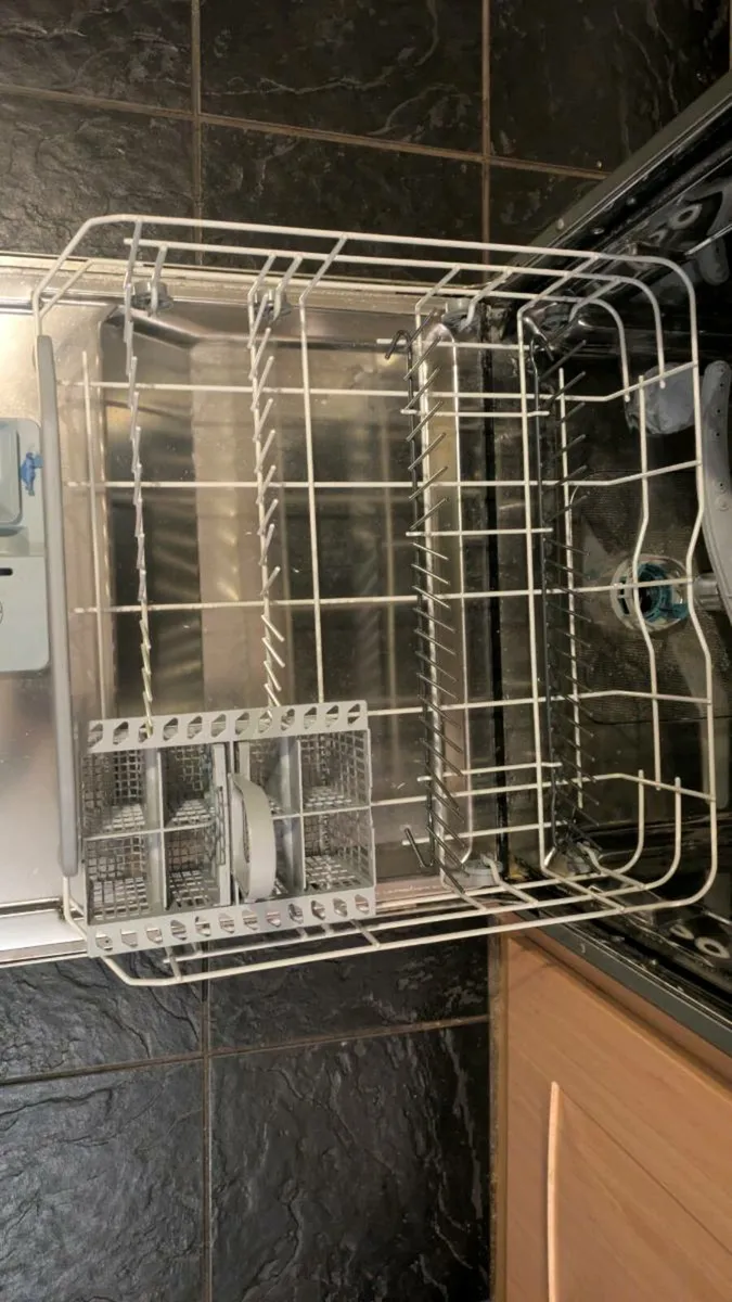 Dishwasher - Image 4
