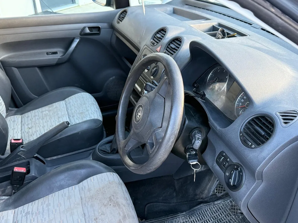 Volkswagen Caddy 2011 - Image 4