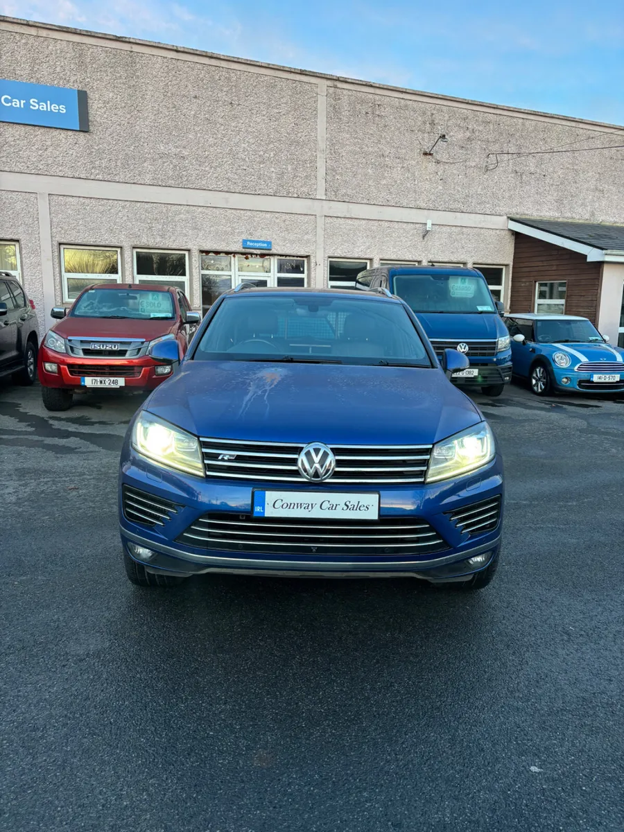 2017 Volkswagen Touareg 3.0 TDI R LINE//2 Seat Com - Image 2