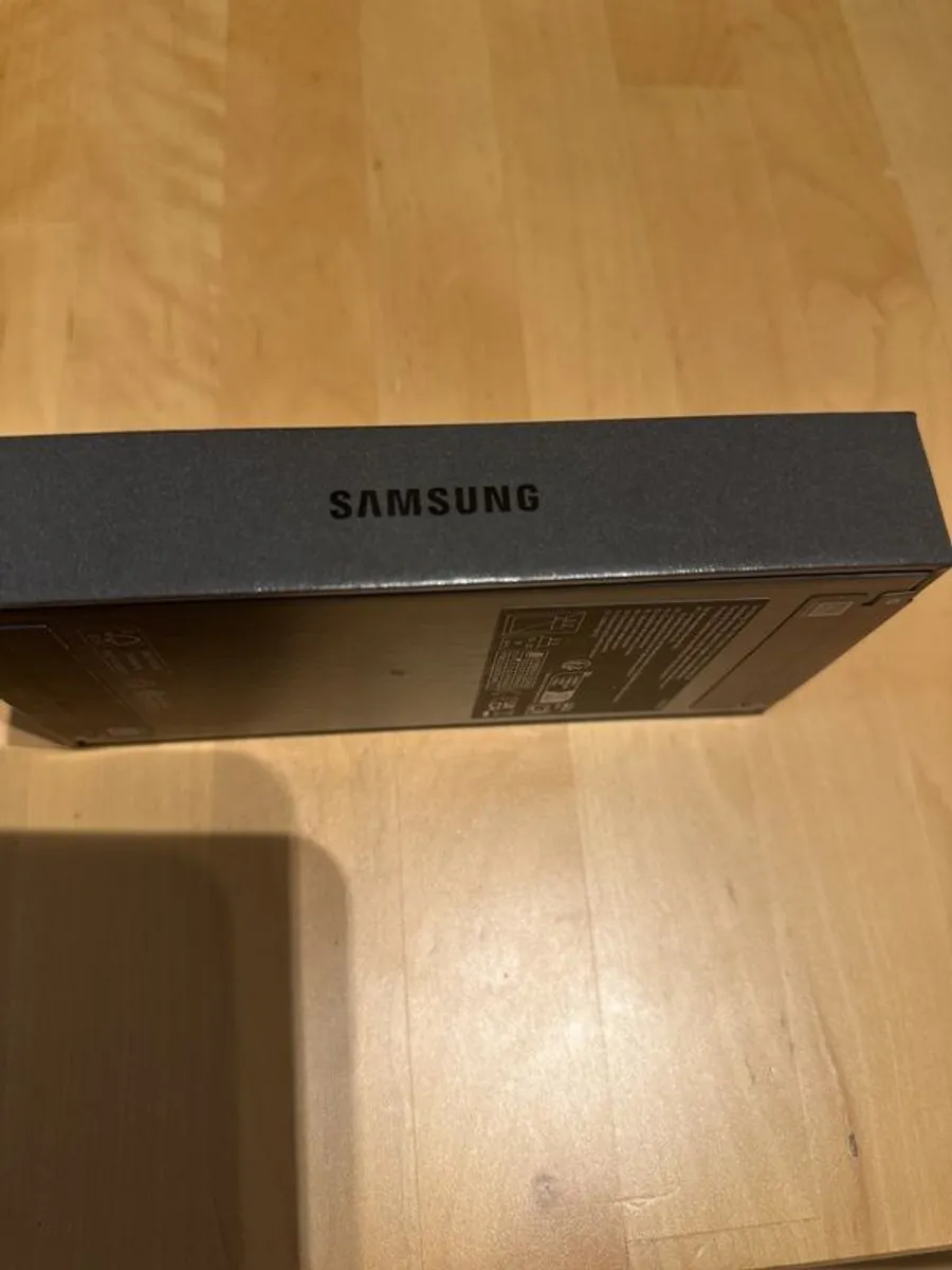Samsung s25 256gb Unlocked New Sealed - Image 2