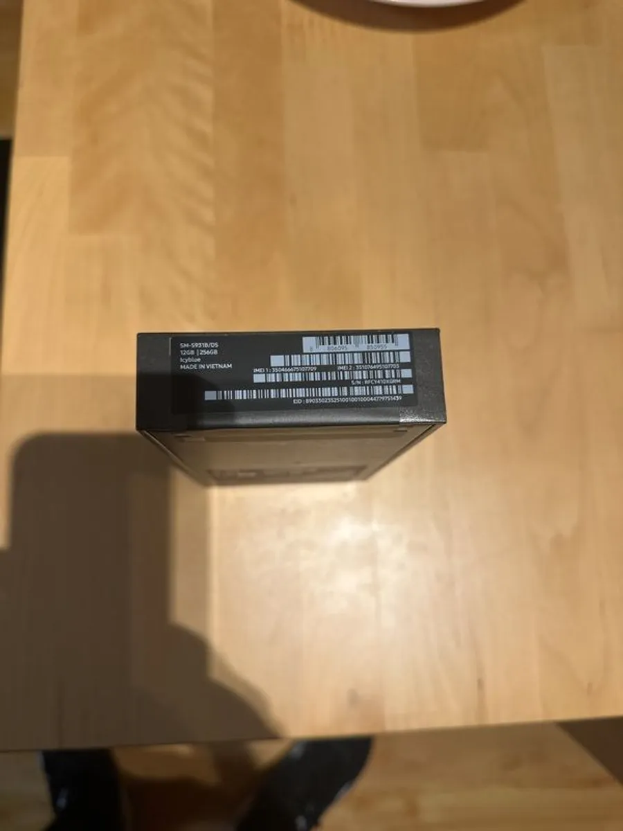 Samsung s25 256gb Unlocked New Sealed - Image 4