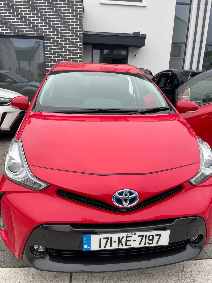Toyota Prius 7 seater alpha  2017 - Image 1