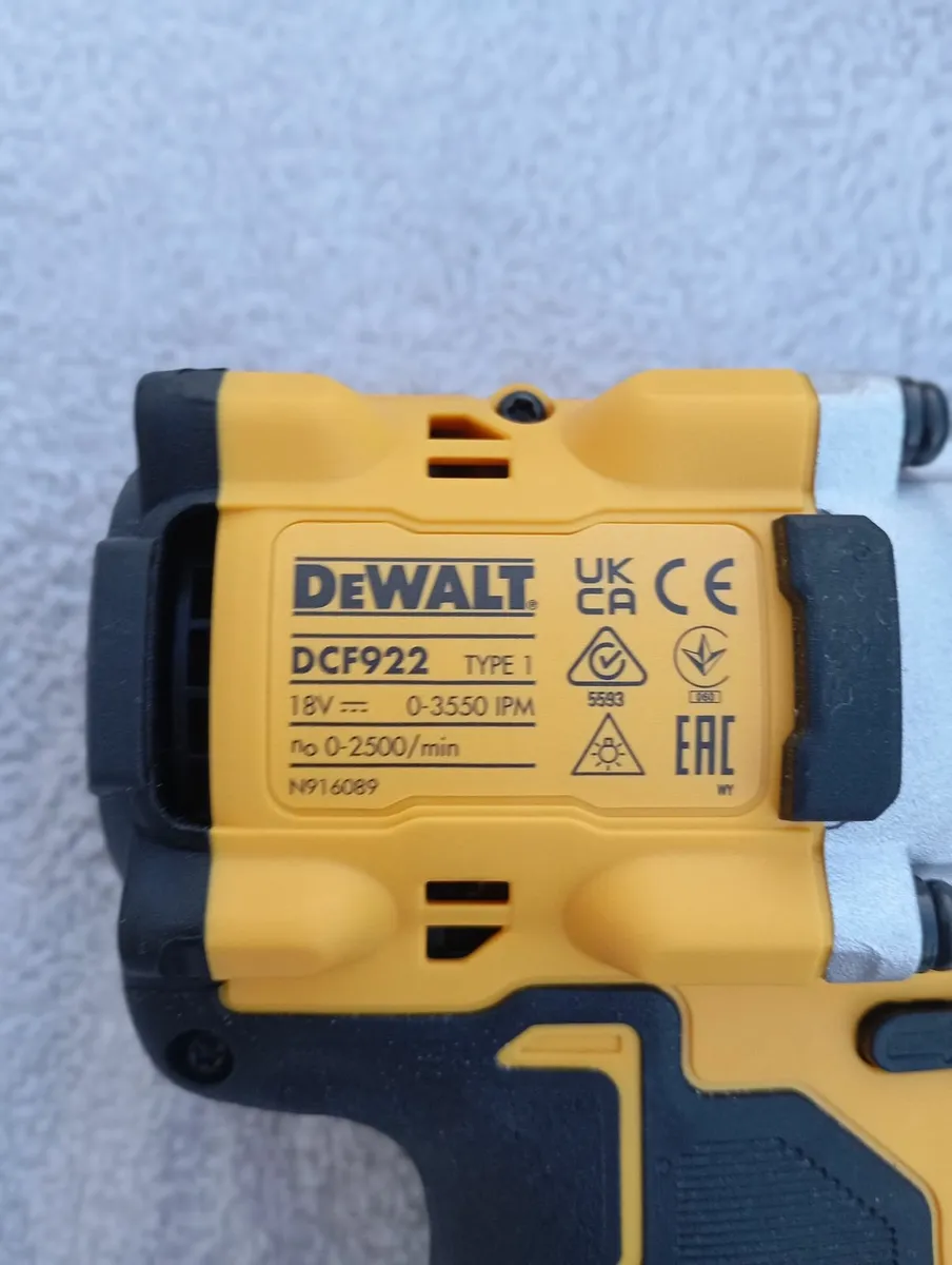DeWalt  dcf922 Impact Wrench - Image 3