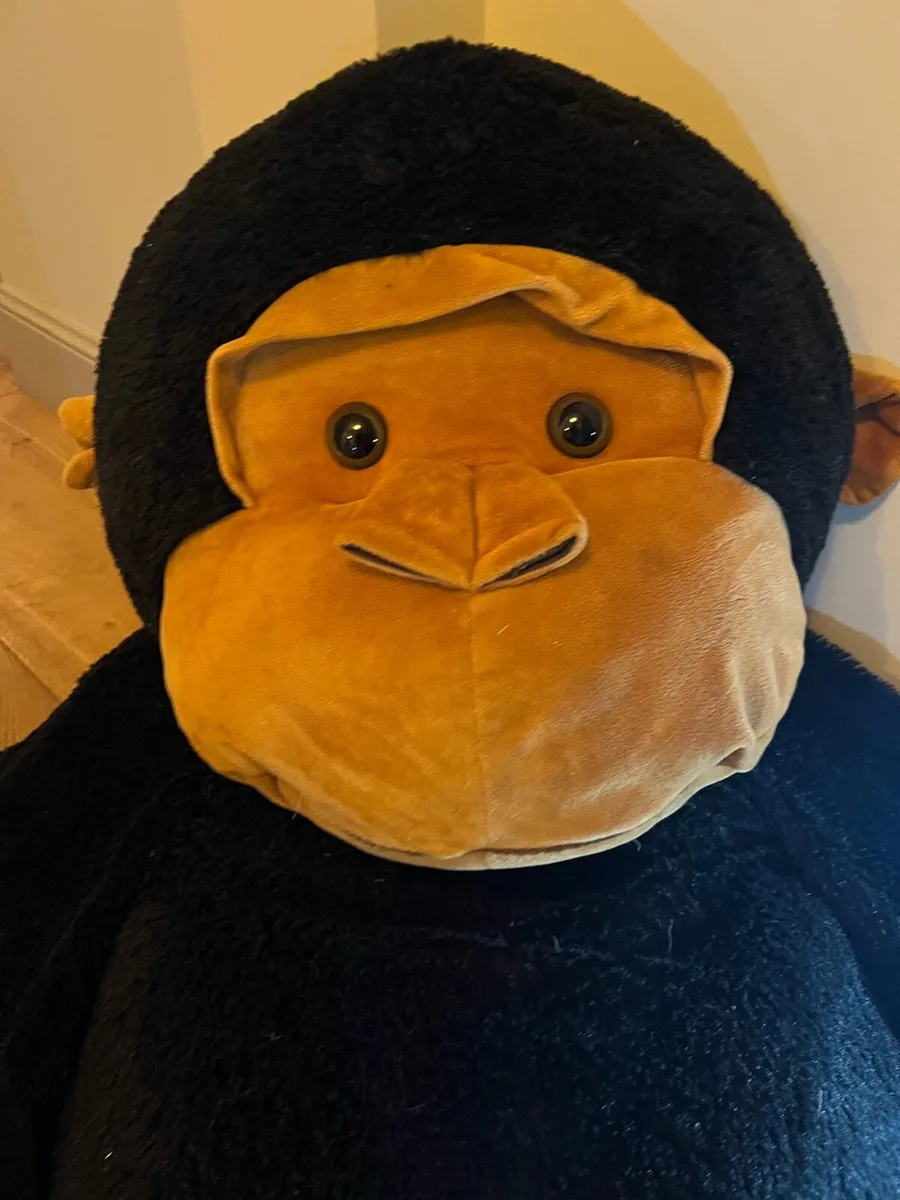 Large soft toy gorilla - Image 1